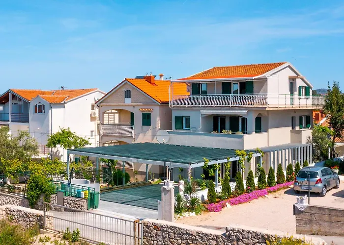 Lägenhet Charming Renovated Next To The Sea Šibenik